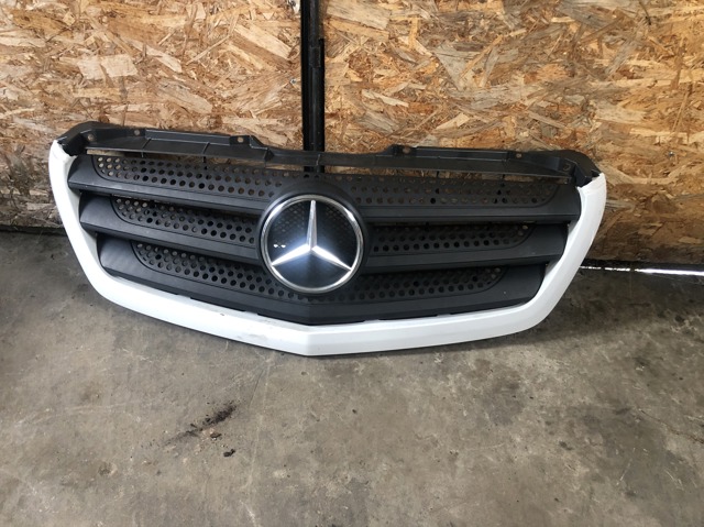 Решетка A9068880523 MERCEDES
