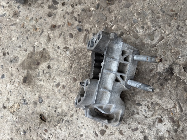 3M516030AF FORD Кронштейн подушки (опоры) двигателя правой купить в Киев