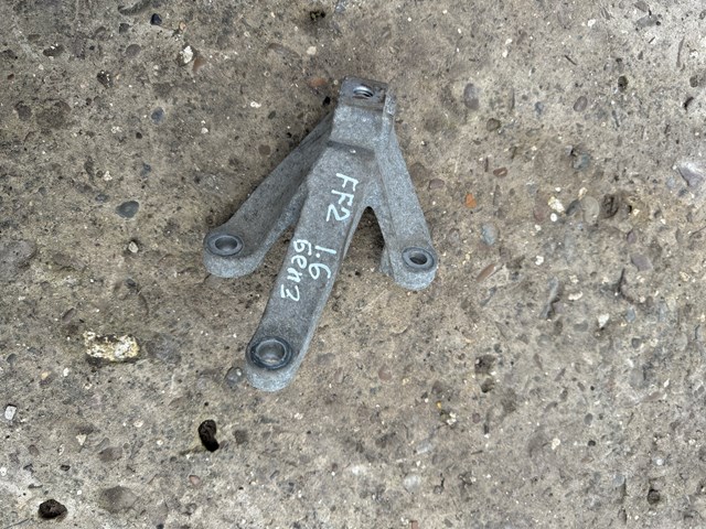 Крепление подушки коробки передач 3M517M125DE FORD