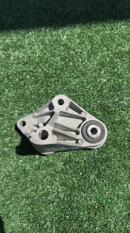 Кронштейн подушки коробки передач 532C94 HUTCHINSON