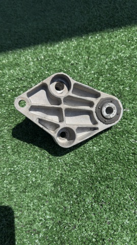 532C94 HUTCHINSON Кронштейн подушки КПП купить в Запорожье