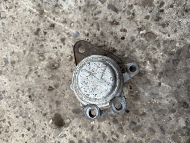 Правая подушка двигателя 6G916F012CF FORD
