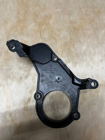 Нижний кожух ремня ГРМ 04C109175F VAG