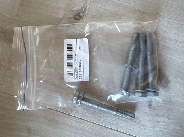 Болт переднего нижнего рычага 07119906675 BMW