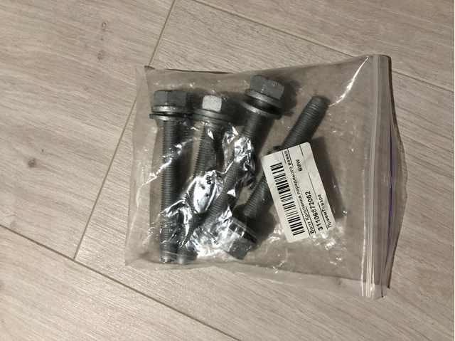 Болт крепления переднего рычага, нижнего 31106872062 BMW