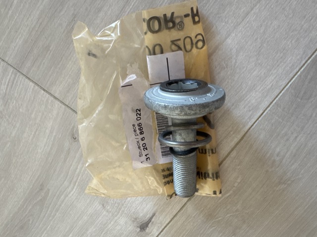 Болт ступицы 31206866022 BMW