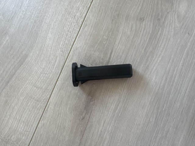 Болт 4M0121095 VAG