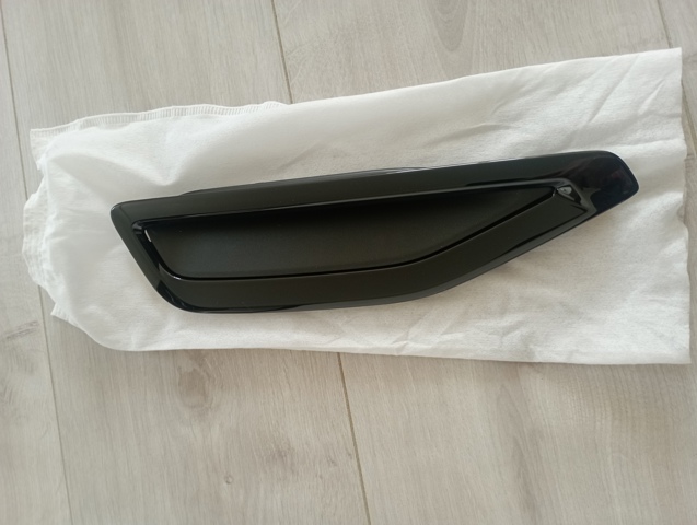 Молдинг переднего правого крыла 51137418178 BMW