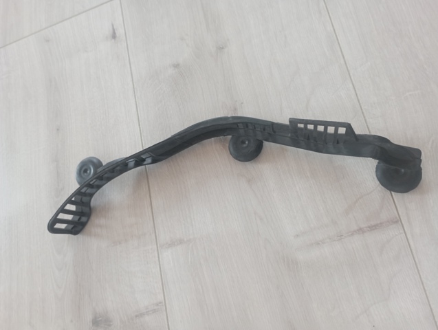 Уплотнитель под капот 51717402082 BMW