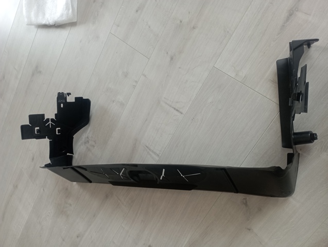 Нижний воздуховод радиатора 51747421678 BMW