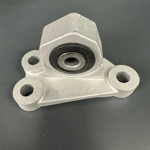 Кронштейн подушки (опоры) двигателя, задней 68363996AA CHRYSLER