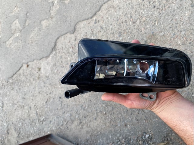 Противотуманка левая 8V0941699D VAG