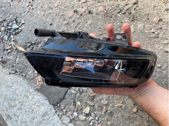 VAG 8V0941700D Фара противотуманная правая в наличии Сумы