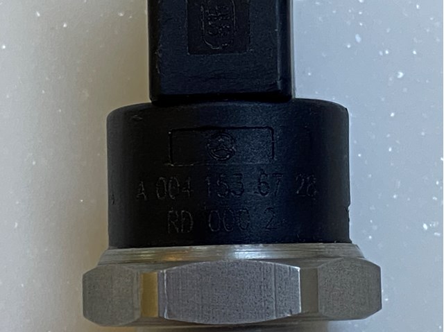 Датчик давления топлива 0281002504 BOSCH