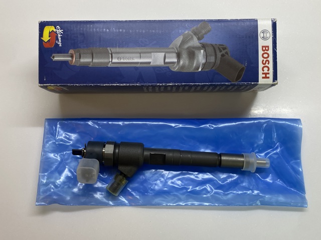 Форсунка дизельная в сборе 0445110326 BOSCH