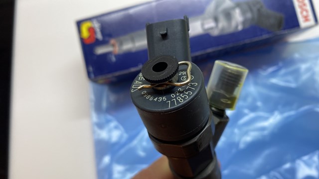 Форсунка дизельная в сборе 7785984 BMW