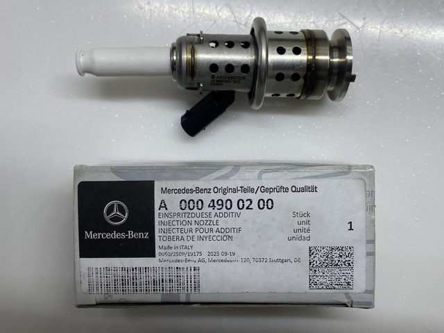 Форсунка впрыска AD BLUE A0004900200 MERCEDES