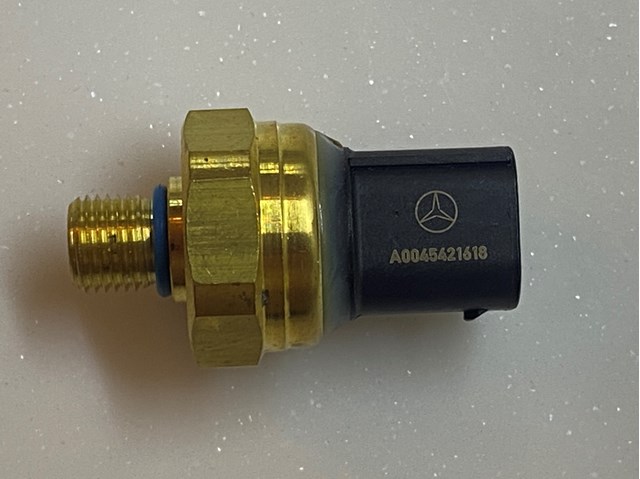 Манометры A0045421618 MERCEDES