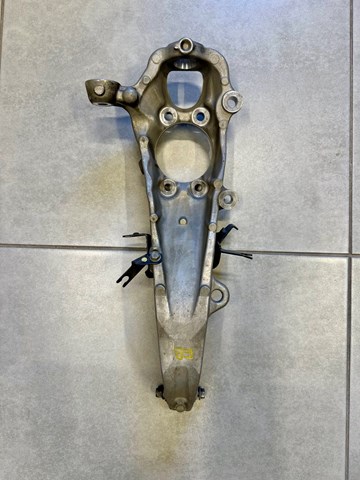 Цапфа - поворотный кулак передний, правый 40014EG000 NISSAN