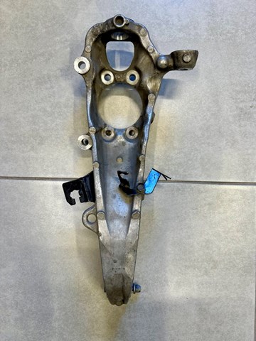 Цапфа поворотная левая 40015EG000 NISSAN