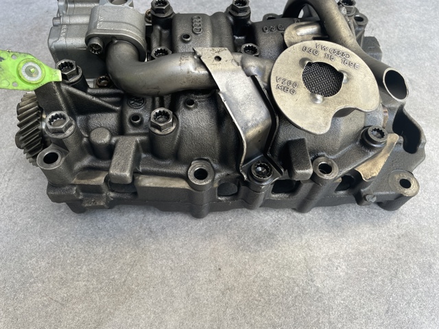VAG 03G103537B Насос масляный в наличии Сумы