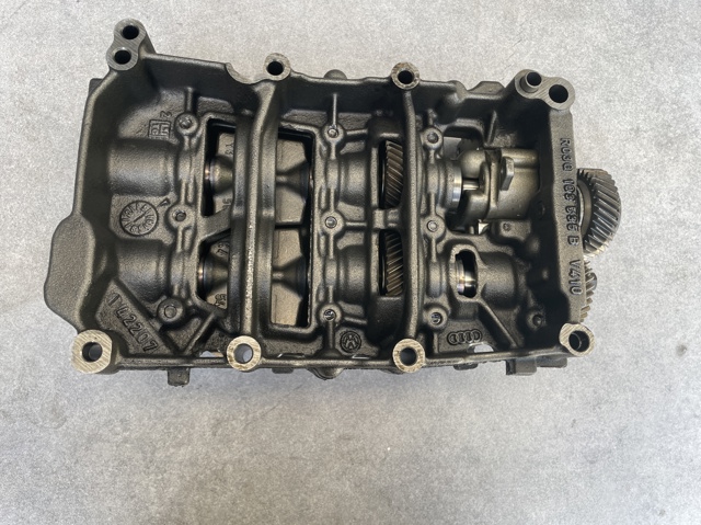 03G103537B VAG Масляный насос купить в Полтава