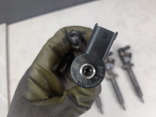 Топливные форсунки 0445110261 BOSCH