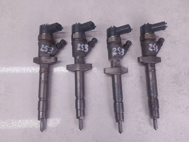 BOSCH 0445110261 Форсунка впрыска топлива в наличии Украина