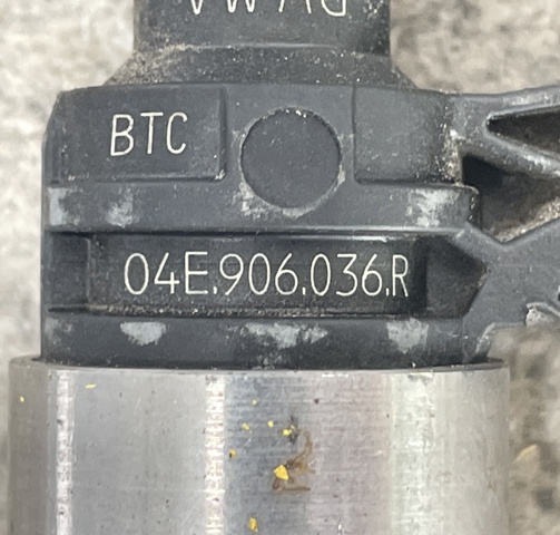 Форсунка впрыска топлива 04E906036R VAG