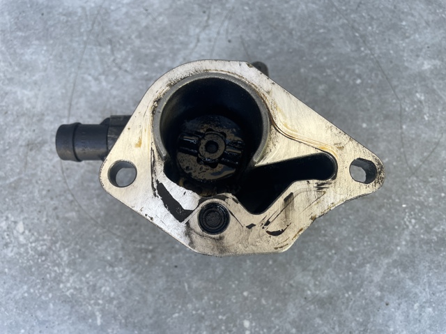 Механический вакуумный насос 8200113585 RENAULT