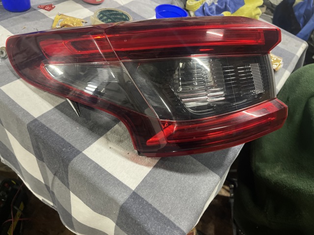 Задняя левая внешняя фара 26555HV00A NISSAN