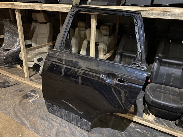 Дверь пассажирская задняя левая LR036403 LAND ROVER
