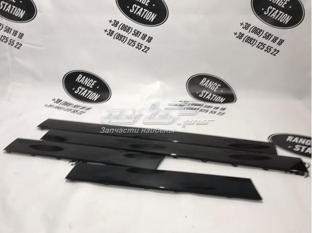 Молдинг передней правой двери, нижний LR038845 LAND ROVER