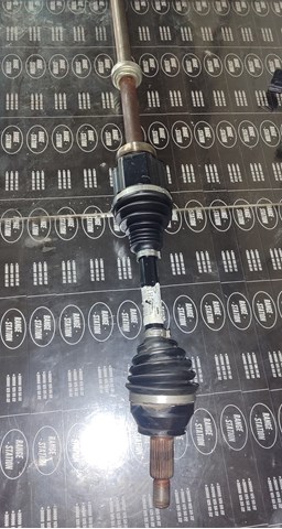 Полуось передняя, правая LR061603 LAND ROVER