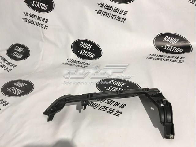 Направляющая заднего бампера, правая LR076516 LAND ROVER