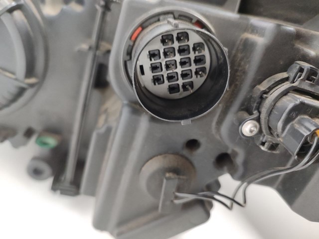Фара основная правая LR083552 LAND ROVER