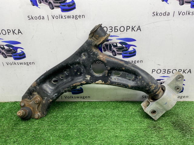 Нижний рычаг передней подвески левый/правый 1J0407151C VAG