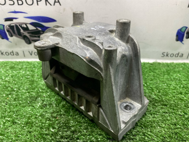 Подушка мотора правая 1K0199262CR VAG