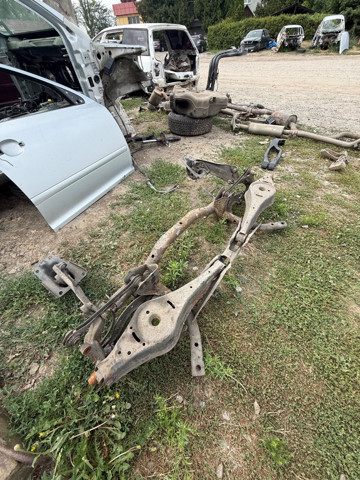 Поперечка задней подвески Шкода Октавия 2 A5