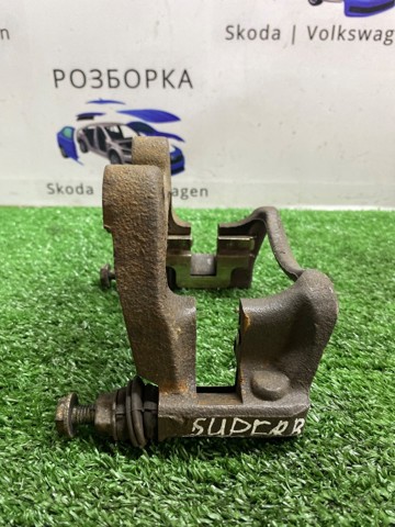 Скоба тормозного заднего суппорта 1K0615425M VAG