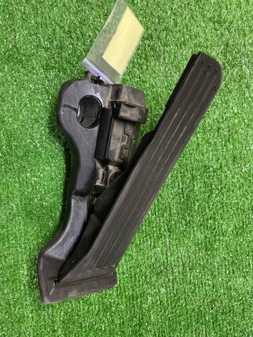 Педаль акселератора Шкода Суперб 2