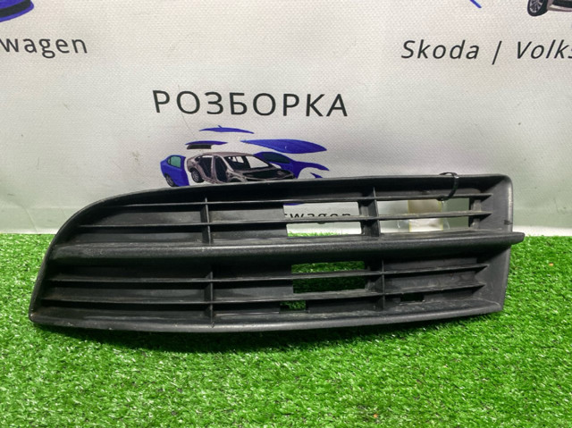 Заглушка ПТФ бампера переднего левая 1T0853665 VAG