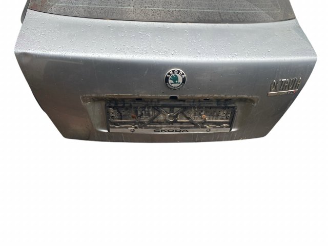Пятая дверь 1U6827025 VAG