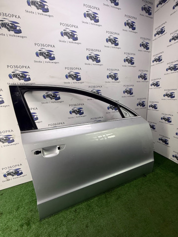 Пассажирская передняя дверь 3T0831056 VAG