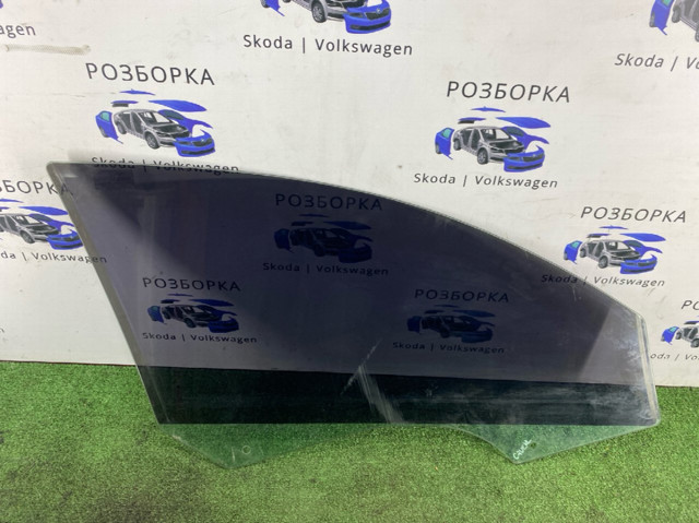 Окно (передней двери) двери 3T0845201B VAG