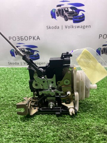 VAG 4D1837016D Замок передней правой двери в наличии Павлоград