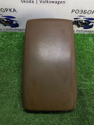 Ящик вещевой центральной консоли (подлокотника) 4G0864208G VAG