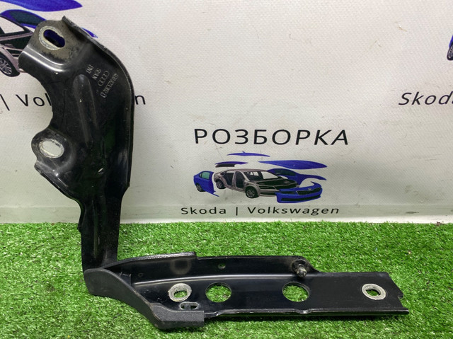 Завес капота, правый 4G8823302D VAG
