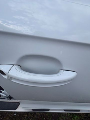 Пассажирская передняя дверь 4L0831052A VAG