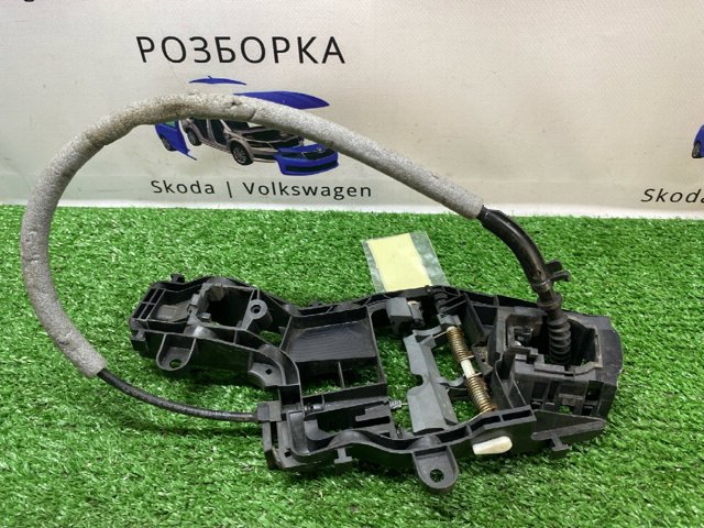 Держатель наружной ручки двери, задней левой 510837811D VAG